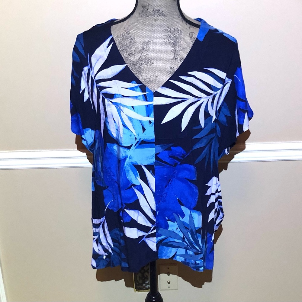 Donna Karan Blue & White Palm Print Motif Flowy Top. Size Medium